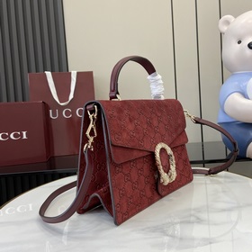 Новинка Креативный директор Gucci Сабато де Сарно обновил классич
