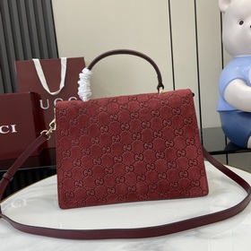 Новинка Креативный директор Gucci Сабато де Сарно обновил классич