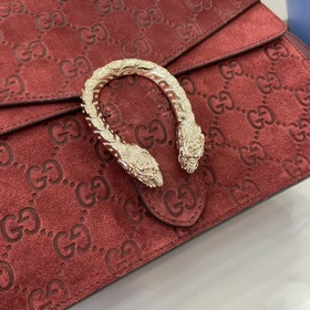 Новинка Креативный директор Gucci Сабато де Сарно обновил классич