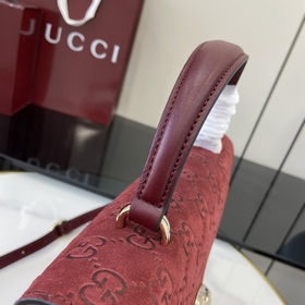 Новинка Креативный директор Gucci Сабато де Сарно обновил классич