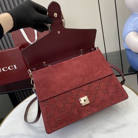 Новинка Креативный директор Gucci Сабато де Сарно обновил классич