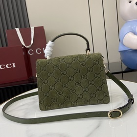 Новая модель Креативный директор Gucci Сабато де Сарно обновил кл