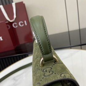 Новая модель Креативный директор Gucci Сабато де Сарно обновил кл