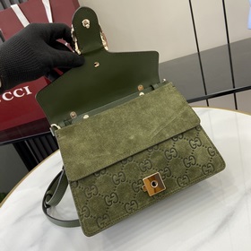 Новая модель Креативный директор Gucci Сабато де Сарно обновил кл