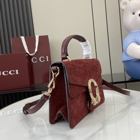 Новая модель Креативный директор Gucci Сабато де Сарно обновил кл