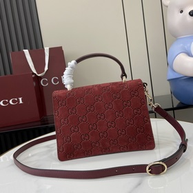 Новая модель Креативный директор Gucci Сабато де Сарно обновил кл
