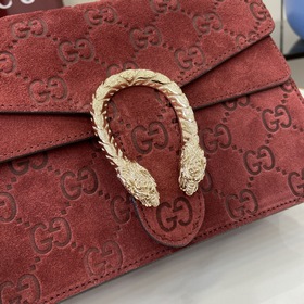 Новая модель Креативный директор Gucci Сабато де Сарно обновил кл