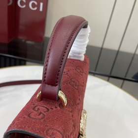 Новая модель Креативный директор Gucci Сабато де Сарно обновил кл