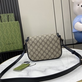 Новинка Мини-сумка через плечо из серии Gucci Horsebit 1955 В рек