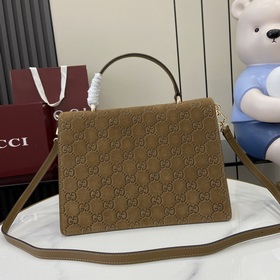 Новинка Креативный директор Gucci Сабато де Сарно обновил классич