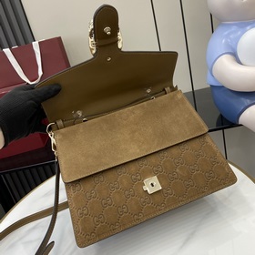 Новинка Креативный директор Gucci Сабато де Сарно обновил классич
