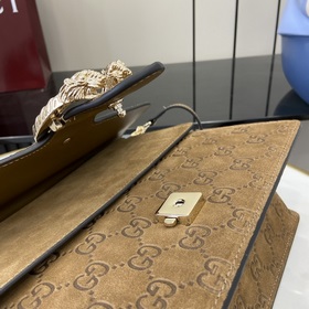Новинка Креативный директор Gucci Сабато де Сарно обновил классич