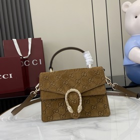 Новая модель Креативный директор Gucci Сабато де Сарно обновил кл
