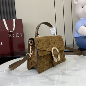 Новая модель Креативный директор Gucci Сабато де Сарно обновил кл