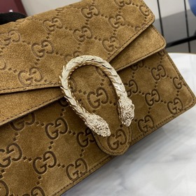 Новая модель Креативный директор Gucci Сабато де Сарно обновил кл