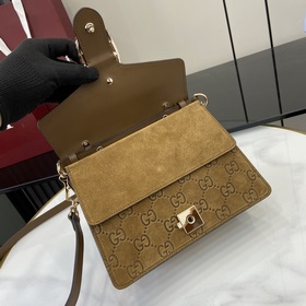 Новая модель Креативный директор Gucci Сабато де Сарно обновил кл