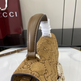 Новая модель Креативный директор Gucci Сабато де Сарно обновил кл