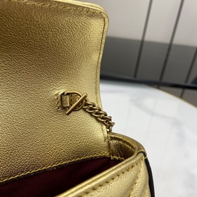 【Новинка】 От зеркальной кожи до сверкающих кристаллов, Gucci пред
