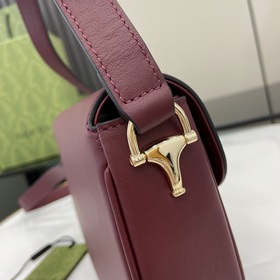 Новинка Мини-сумка через плечо из серии Gucci Horsebit 1955 В рек