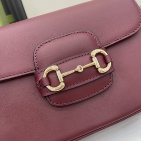 Новинка Мини-сумка через плечо из серии Gucci Horsebit 1955 В рек