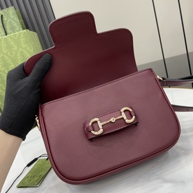 Новинка Мини-сумка через плечо из серии Gucci Horsebit 1955 В рек