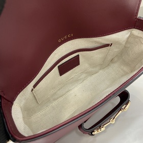 Новинка Мини-сумка через плечо из серии Gucci Horsebit 1955 В рек