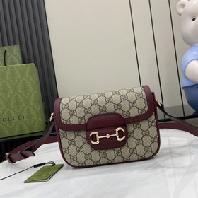 Новинка Мини-сумка через плечо из серии Gucci Horsebit 1955 В рек