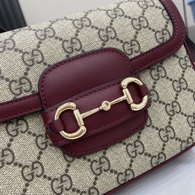 Новинка Мини-сумка через плечо из серии Gucci Horsebit 1955 В рек