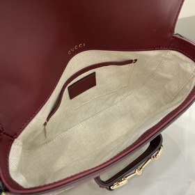 Новинка Мини-сумка через плечо из серии Gucci Horsebit 1955 В рек