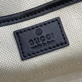 Новинка Эта небольшая сумка из серии Gucci Horsebit 1955 продолжа