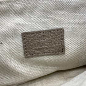 Новая модель Сумка GG Emblem Новая серия GG Emblem воплощает в се