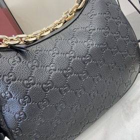 Новинка Средняя сумка через плечо из серии GG Emblem Новая серия 