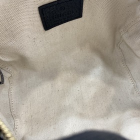 Новая модель Сумка GG Emblem Серия GG Emblem представляет собой н