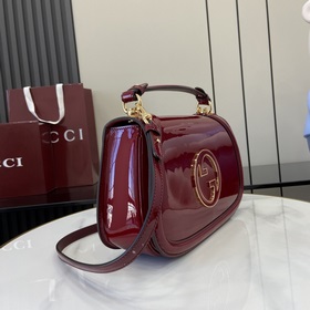 [Новинка] Новая сумка из серии Gucci Blondie украшена классически