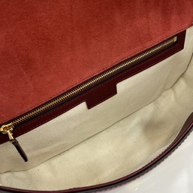 [Новинка] Новая сумка из серии Gucci Blondie украшена классически