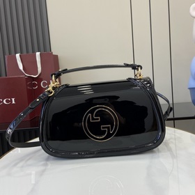 [Новинка] Новая сумка из серии Gucci Blondie украшена классически