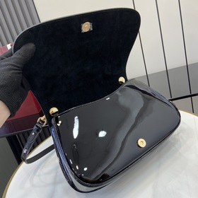 [Новинка] Новая сумка из серии Gucci Blondie украшена классически