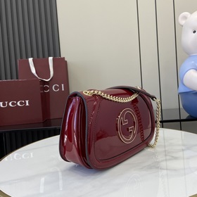 [Новинка] Новая сумка из серии Gucci Blondie украшена классически