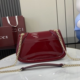 [Новинка] Новая сумка из серии Gucci Blondie украшена классически