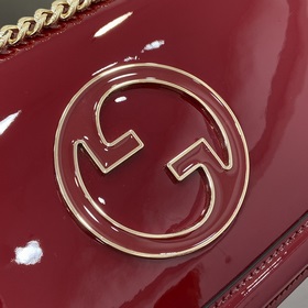 [Новинка] Новая сумка из серии Gucci Blondie украшена классически