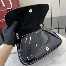 [Новинка] Новая сумка из серии Gucci Blondie украшена классически