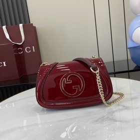 [Новинка] Новая сумка из серии Gucci Blondie украшена классически