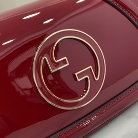 [Новинка] Новая сумка из серии Gucci Blondie украшена классически