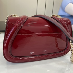 [Новинка] Новая сумка из серии Gucci Blondie украшена классически