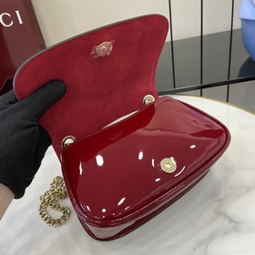 [Новинка] Новая сумка из серии Gucci Blondie украшена классически