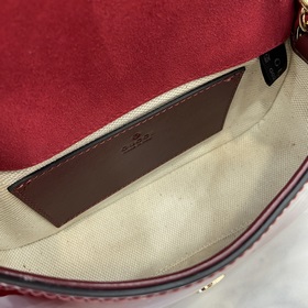 [Новинка] Новая сумка из серии Gucci Blondie украшена классически