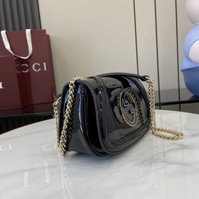 [Новинка] Новая сумка из серии Gucci Blondie украшена классически