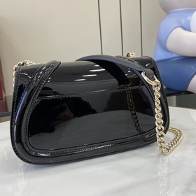 [Новинка] Новая сумка из серии Gucci Blondie украшена классически