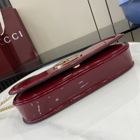[Новинка] Новая сумка из серии Gucci Blondie украшена классически