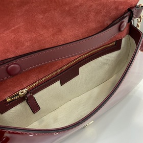 [Новинка] Новая сумка из серии Gucci Blondie украшена классически